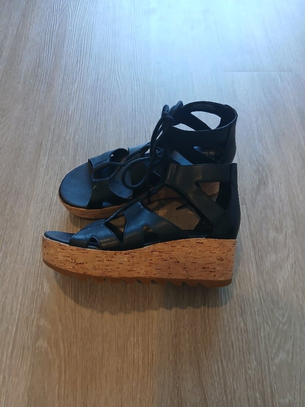 GREAT Women's Black Sorel Size 8 Platform Glatiator Sandals